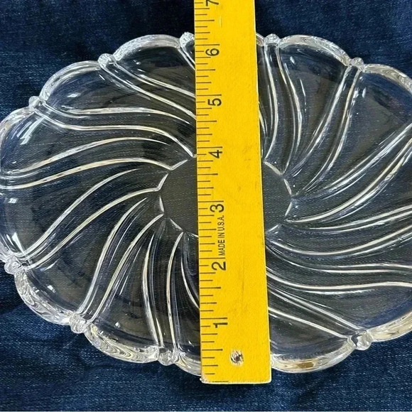 Mikasa Peppermint Swirl 9” Oval Dish NWT.  Tag shows wear from my cleaning it. - Picture 4 of 4